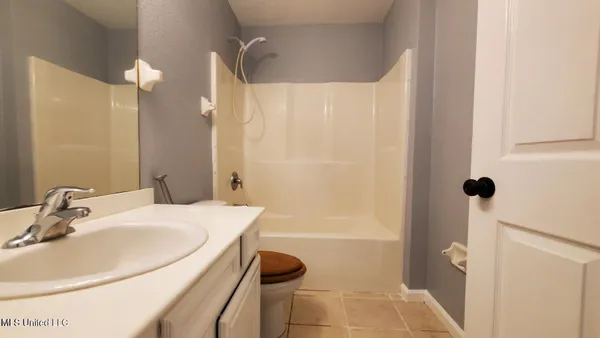 $1,350 | 6011 East Adams Street, Bay St. Louis, MS 39520