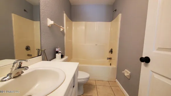 $1,350 | 6011 East Adams Street, Bay St. Louis, MS 39520