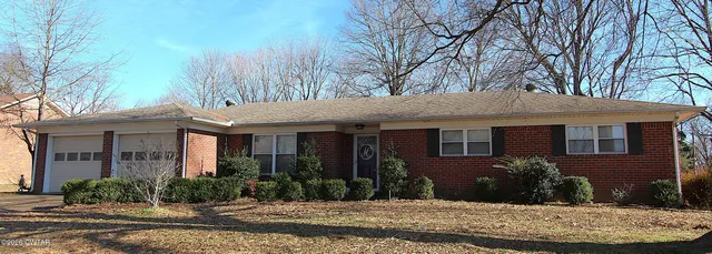 a front view of house with yard