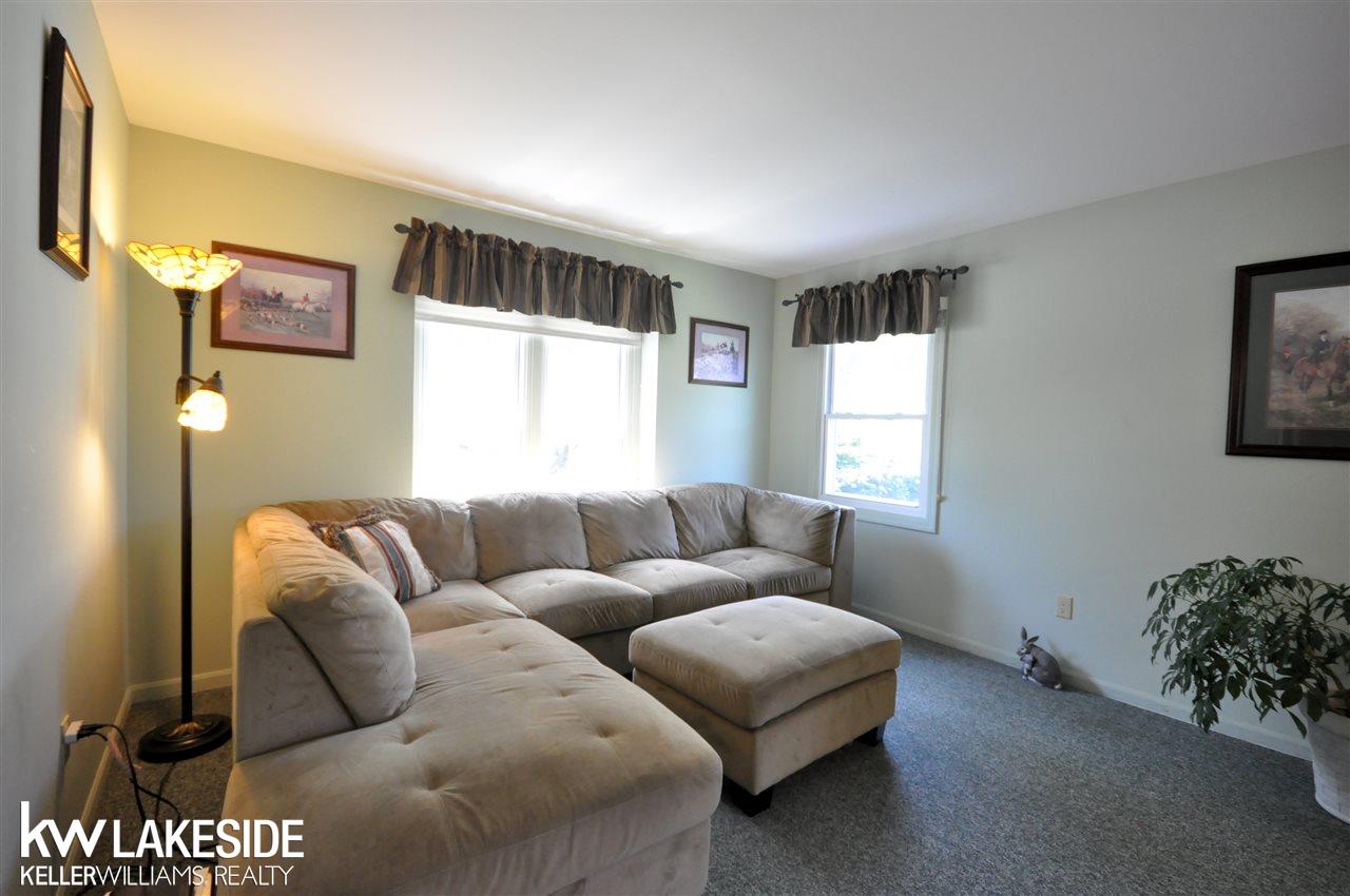 1658 Hillside Lane Rochester Hills, MI 48307 - Photo 2 of 32