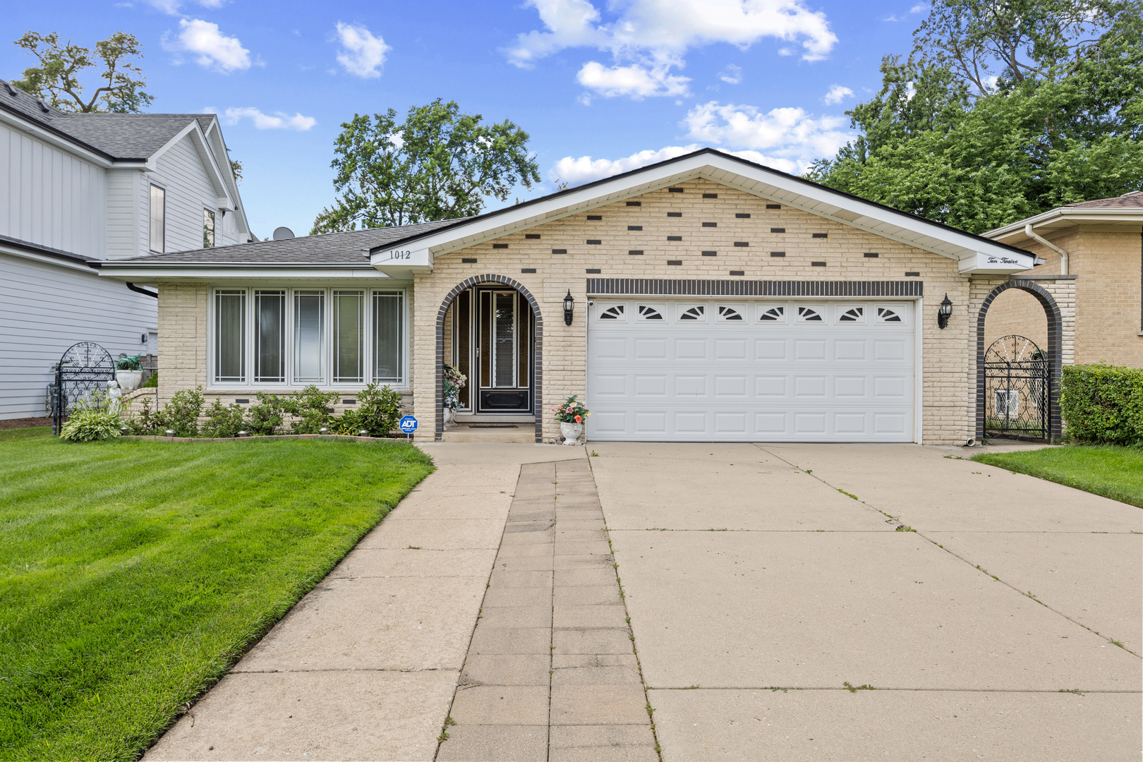 1012 Courtland Avenue Park Ridge, IL 60068 - Photo 1 of 31