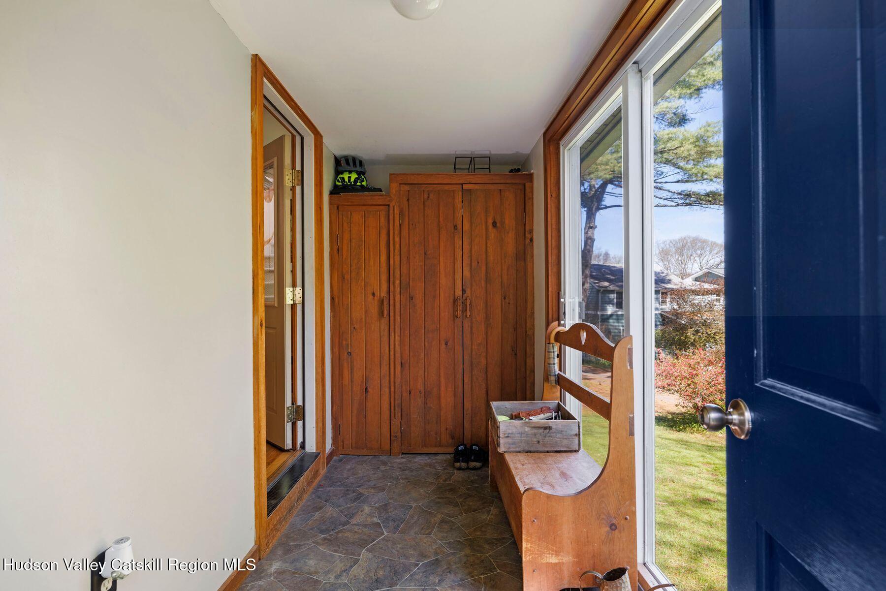 452 Mountain Road Rosendale, NY 12472 - Photo 3 of 54 photo_online_014