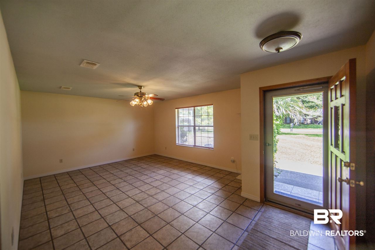 7447 Oak Drive Foley, AL 36535 - Photo 12 of 42 Living Room