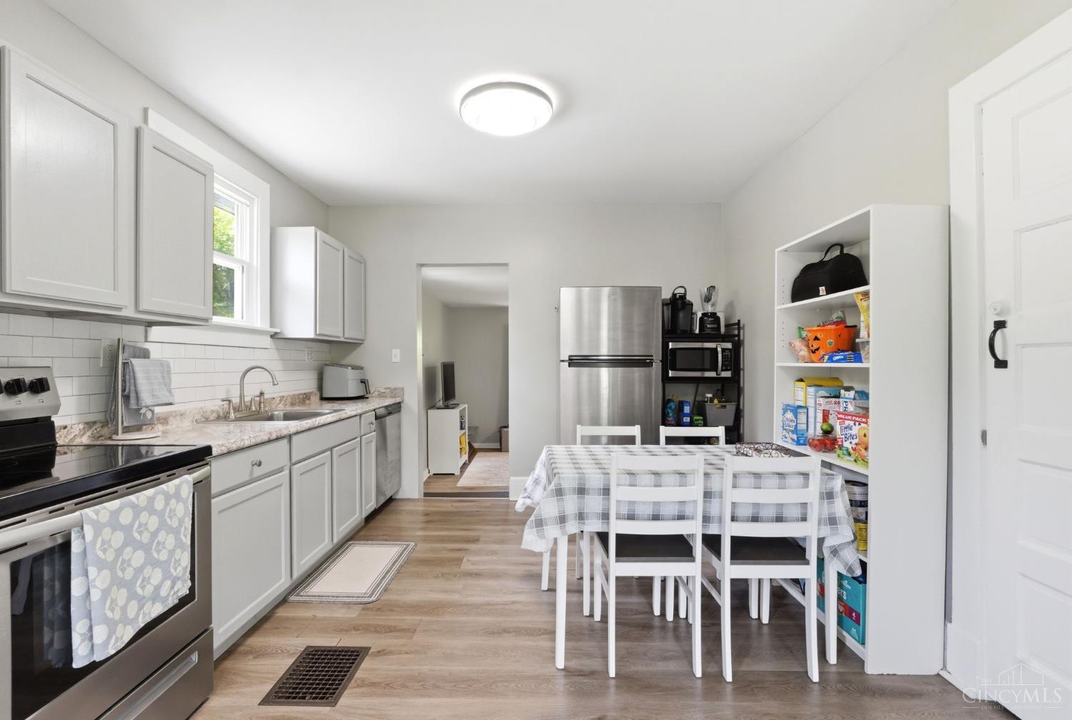 7535 Sheed Road Cincinnati, OH 45247 - Photo 8 of 40
