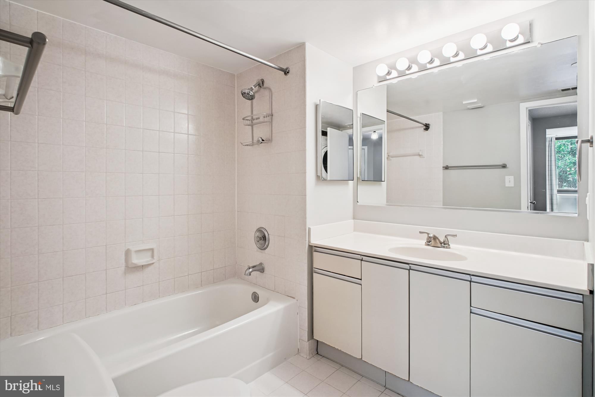 5505 Seminary Road, Unit 419N Falls Church, VA 22041 - Photo 19 of 35 Full bath