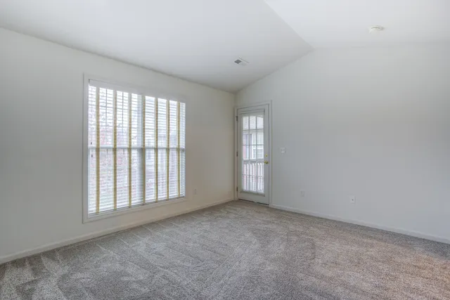 $2,350 | 28471 Carlton Way Drive, Unit 92, Novi, MI 48377