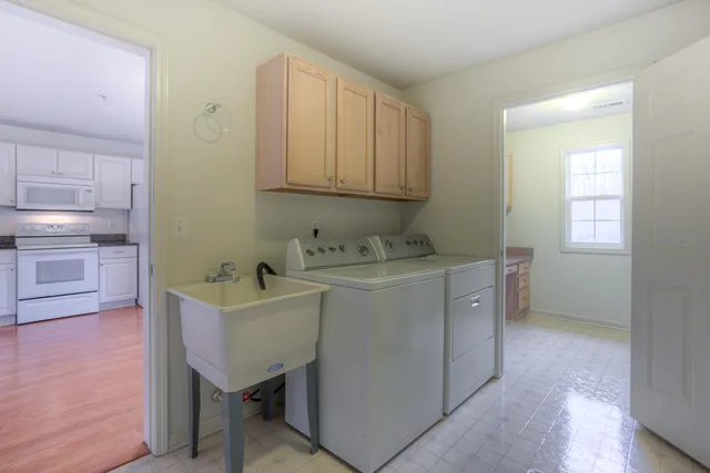 $2,350 | 28471 Carlton Way Drive, Unit 92, Novi, MI 48377