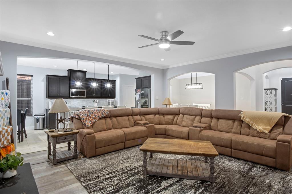 211 Debbie Way Red Oak, TX 75154 - Photo 12 of 39