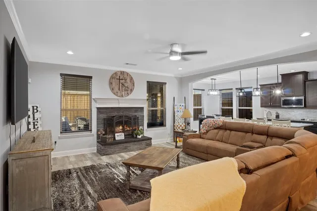 $430,000 | 211 Debbie Way, Red Oak, TX 75154