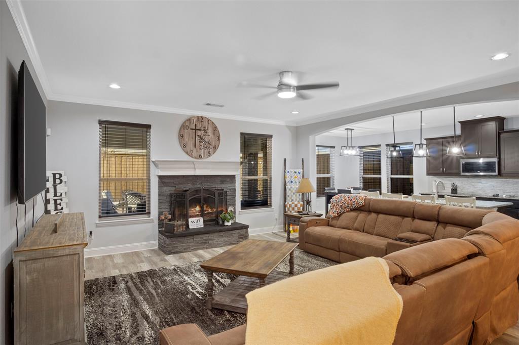 211 Debbie Way Red Oak, TX 75154 - Photo 13 of 39