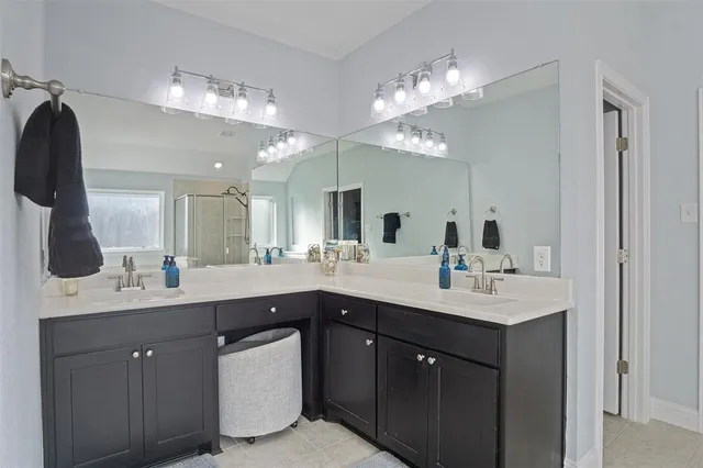 $430,000 | 211 Debbie Way, Red Oak, TX 75154