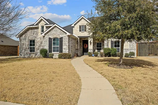 $430,000 | 211 Debbie Way, Red Oak, TX 75154