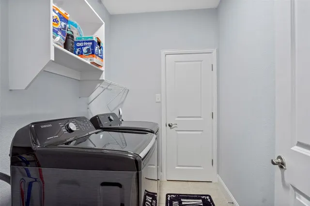 $430,000 | 211 Debbie Way, Red Oak, TX 75154