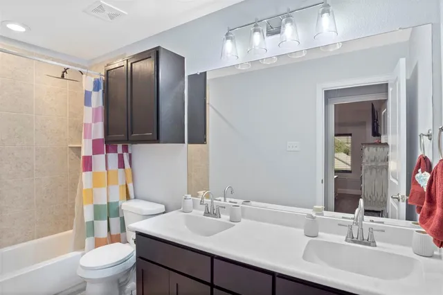 $430,000 | 211 Debbie Way, Red Oak, TX 75154