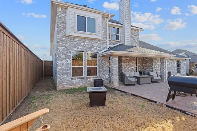 $430,000 | 211 Debbie Way, Red Oak, TX 75154