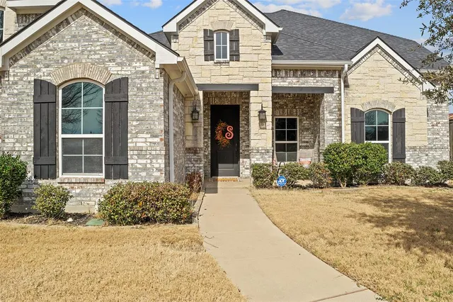 $430,000 | 211 Debbie Way, Red Oak, TX 75154