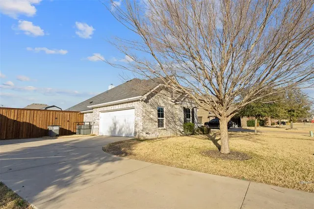 $430,000 | 211 Debbie Way, Red Oak, TX 75154