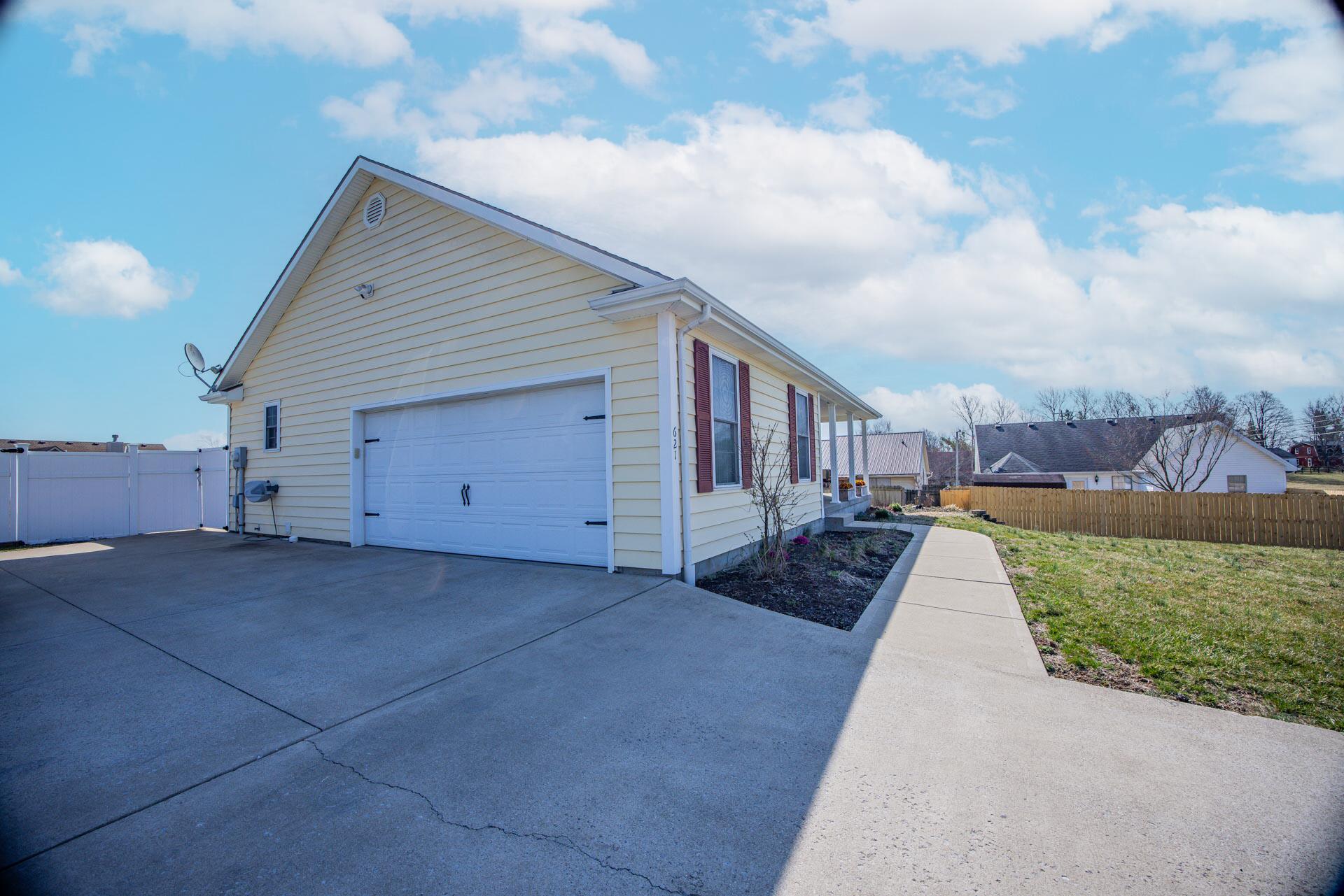 621 Clintonville Road Paris, KY 40361 - Photo 4 of 30 5B5A7458
