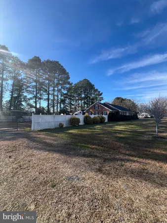 a view of an outdoor space