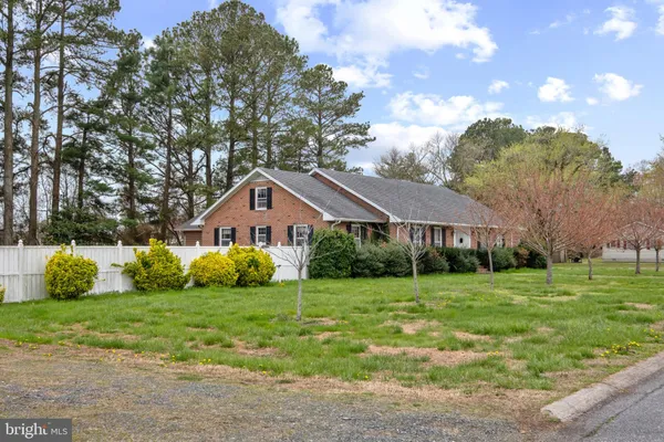 a house that is sitting in the forest