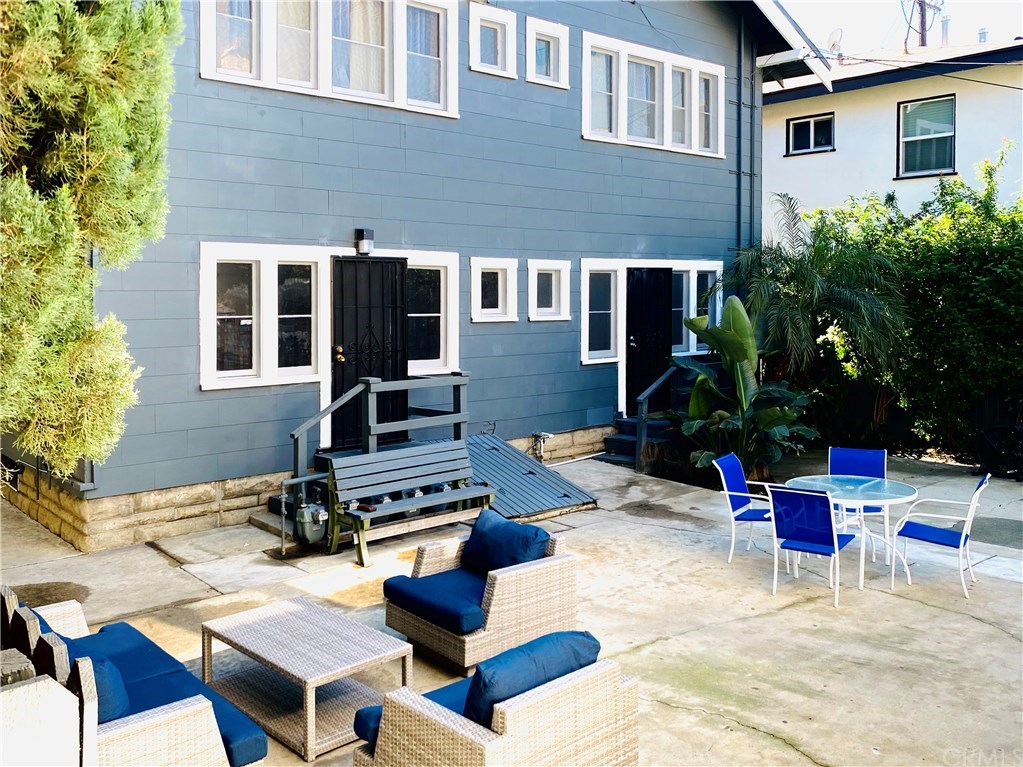 421 West 3rd Street Long Beach, CA 90802 - Photo 16 of 35 Courtyard with lounge seating and eating area
