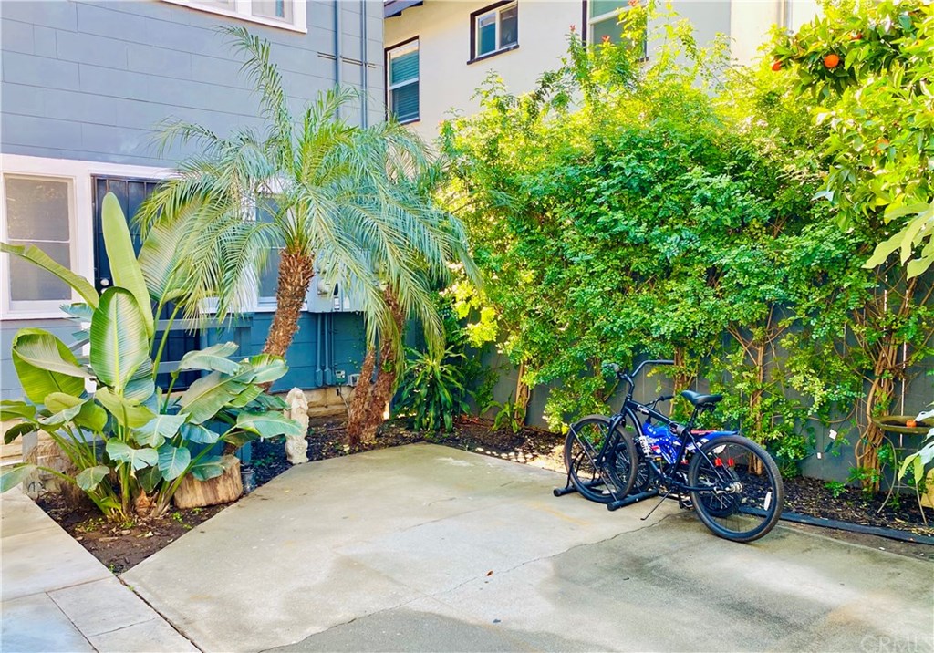 421 West 3rd Street Long Beach, CA 90802 - Photo 17 of 35 Plenty of room for bikes, paddle boards