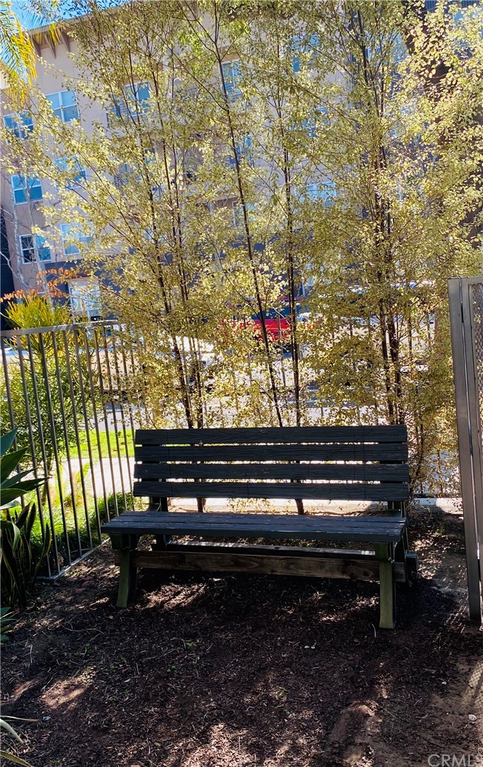 421 West 3rd Street Long Beach, CA 90802 - Photo 32 of 35 Another side courtyard
