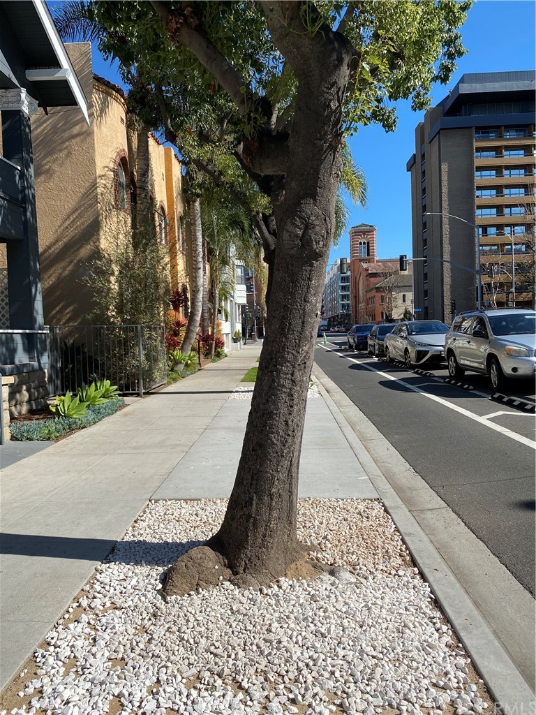 421 West 3rd Street Long Beach, CA 90802 - Photo 33 of 35 Facing East towards 3rd street and Promenade