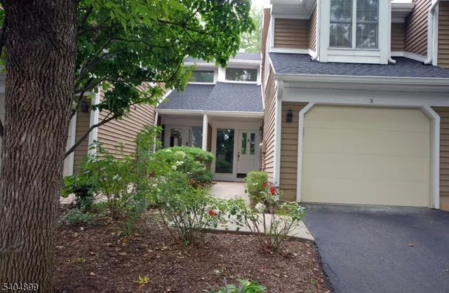 $3,185 | 3 Valley View Court, Bedminster, NJ 07921