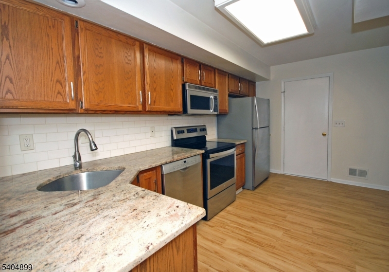 3 Valley View Court Bedminster, NJ 07921 - Photo 8 of 28