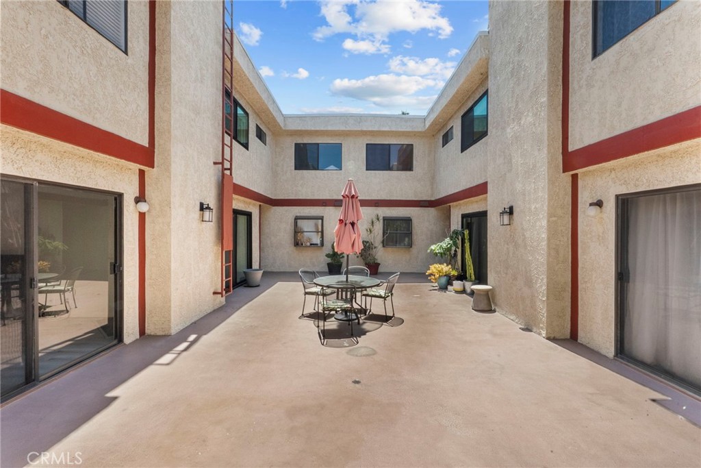 11274 Morrison Street, Unit 2 North Hollywood, CA 91601 - Photo 26 of 37 Common Patio Area