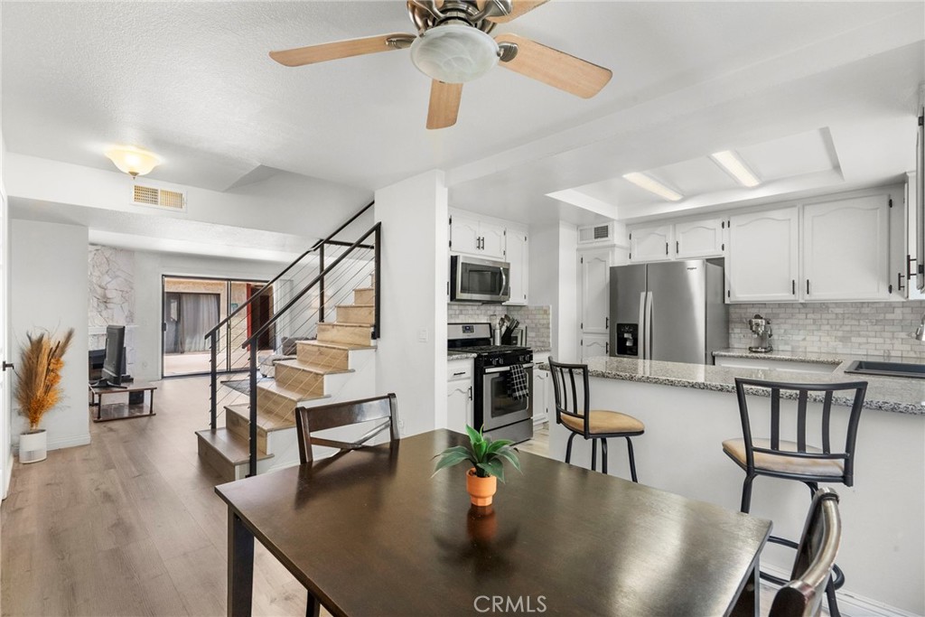 11274 Morrison Street, Unit 2 North Hollywood, CA 91601 - Photo 8 of 37 Dining Room