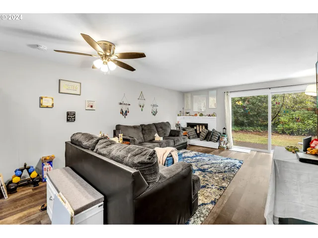 $300,000 | 4117 Northeast 8th Street, Gresham, OR 97030