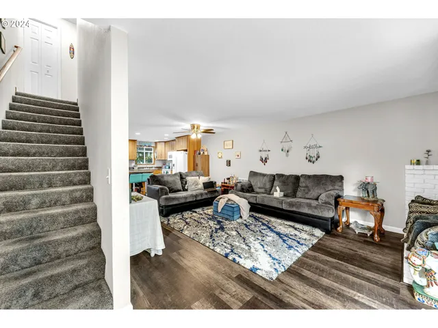 $300,000 | 4117 Northeast 8th Street, Gresham, OR 97030