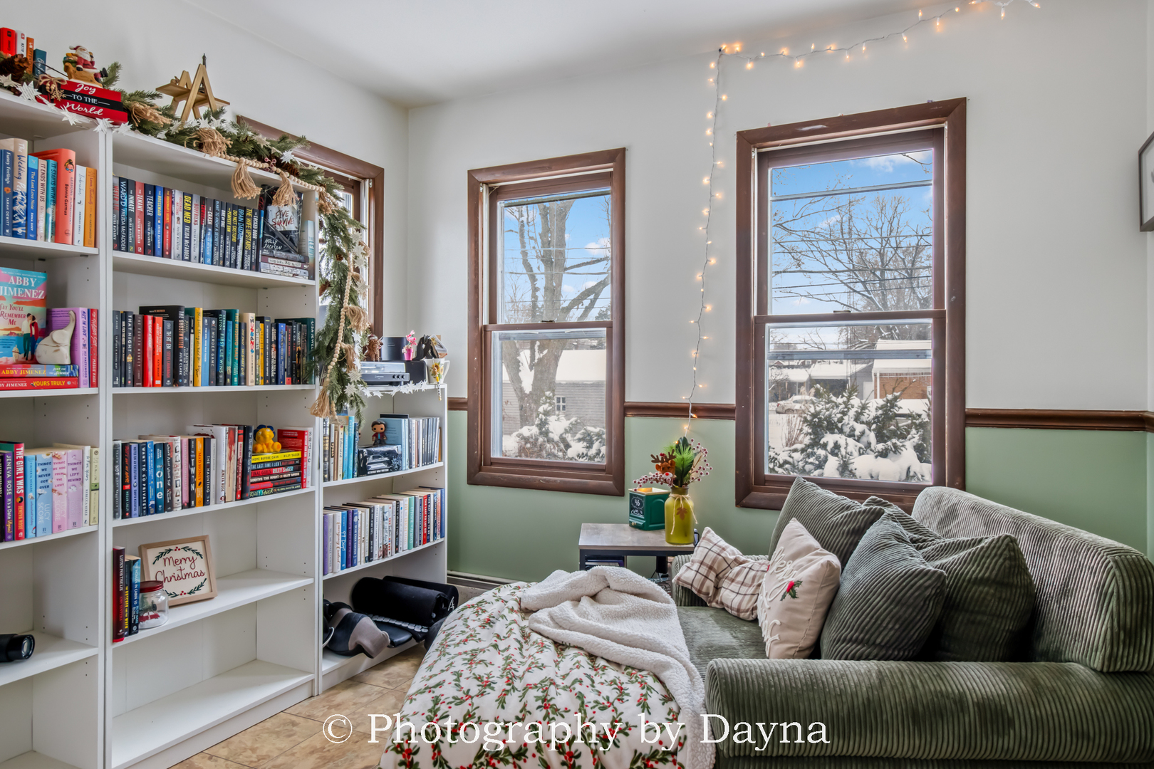 545 South Fraser Avenue Kankakee, IL 60901 - Photo 12 of 33 a living room with furniture book shelf and a window