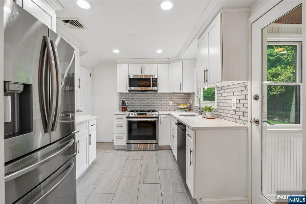 93 South Prospect Street Verona, NJ 07044 - Photo 14 of 38