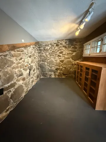 $2,000 | 9 Depot Road, Unit CARRIAGE HOUSE, Chichester, NH 03258