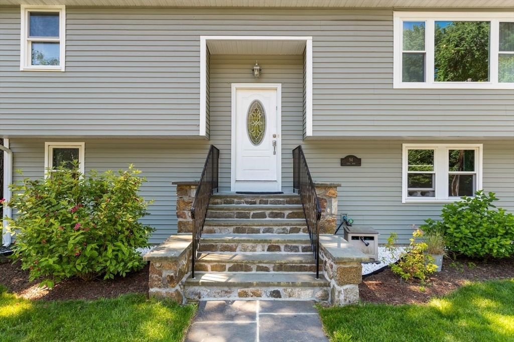 94 Judge Road Lynn, MA 01904 - Photo 4 of 37