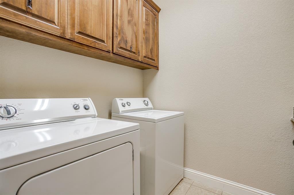 9815 Ravenswood Road Granbury, TX 76049 - Photo 34 of 40 a utility room with dryer and washer