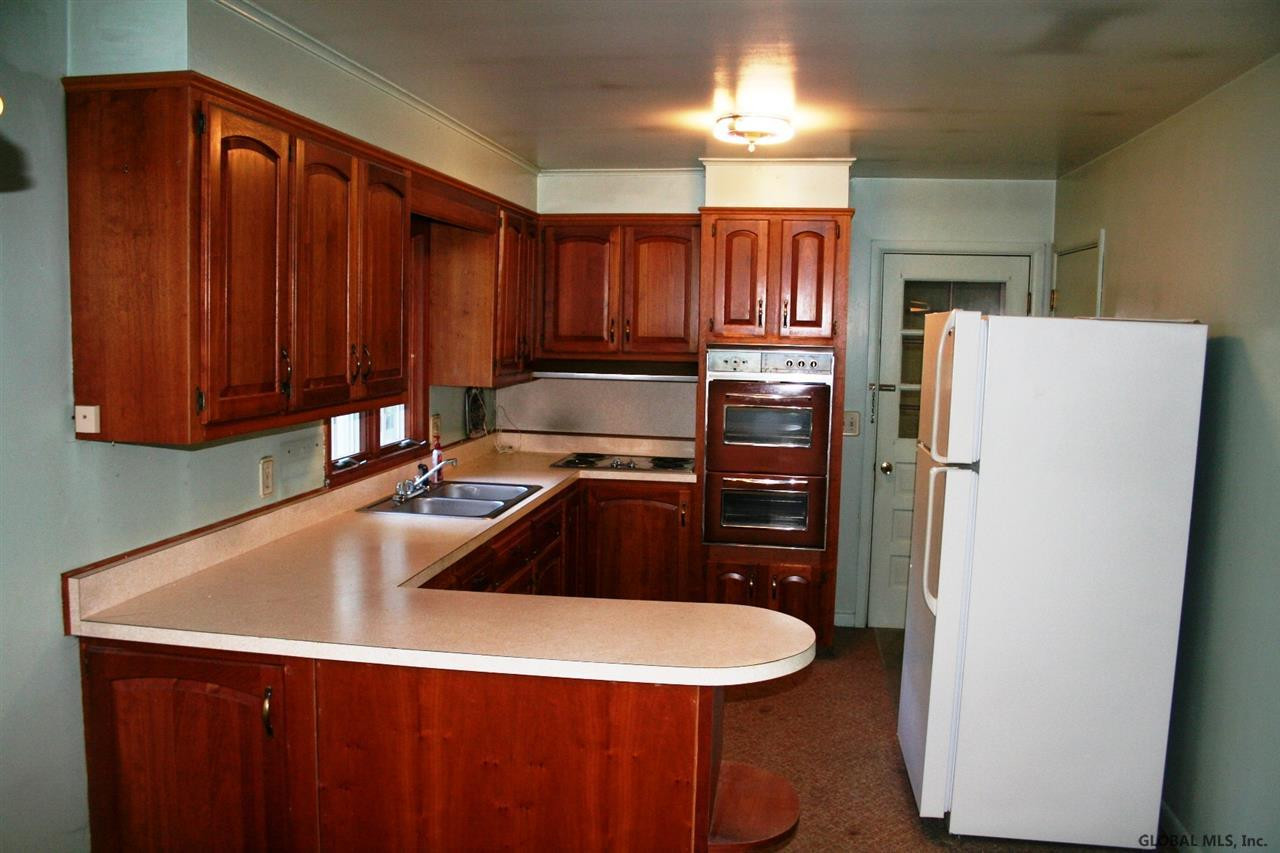 24 Friar Tuck Road Albany, NY 12203 - Photo 3 of 19 Photo 3