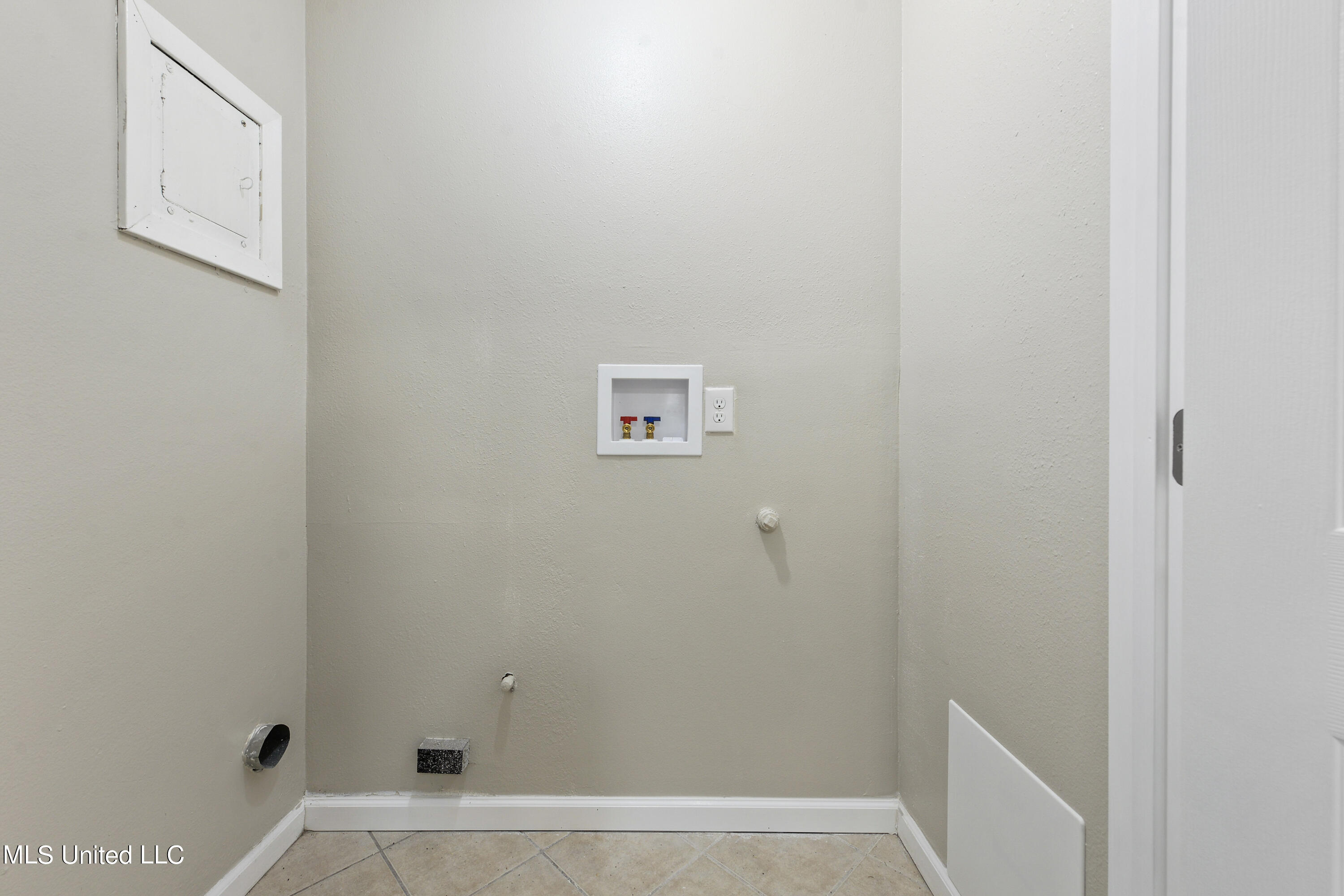 811 Latimer Road Gulfport, MS 39503 - Photo 17 of 19 Laundry Room