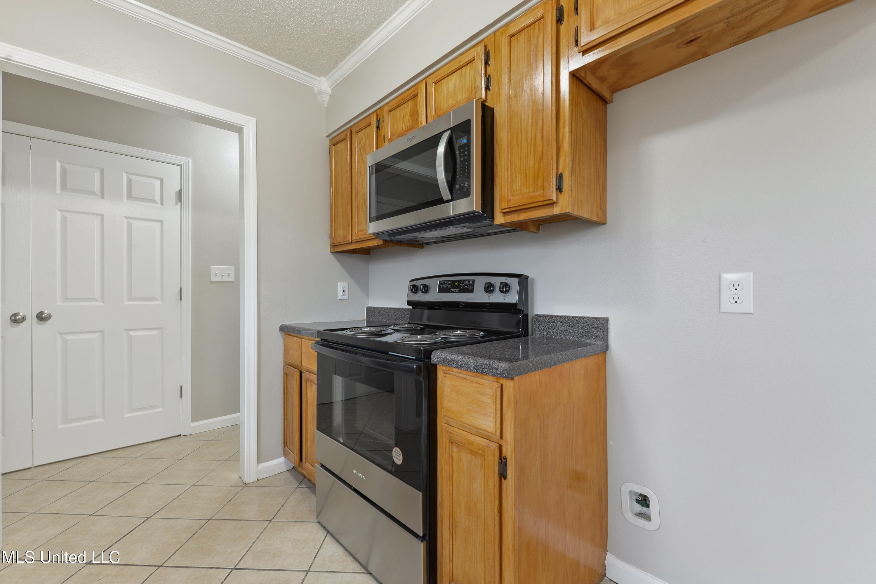 811 Latimer Road Gulfport, MS 39503 - Photo 6 of 19 Kitchen