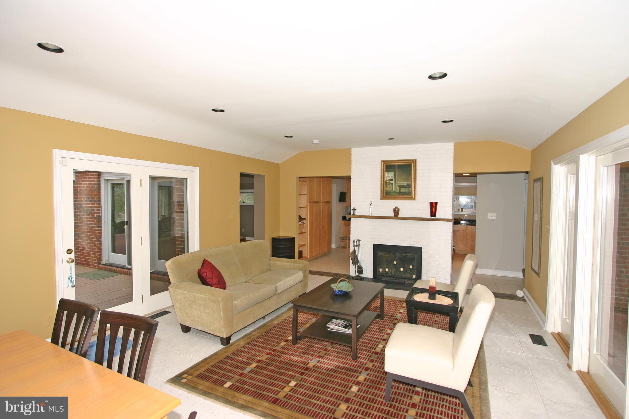 6613 Ridgeway Drive Springfield, VA 22150 - Photo 4 of 56 Living Room