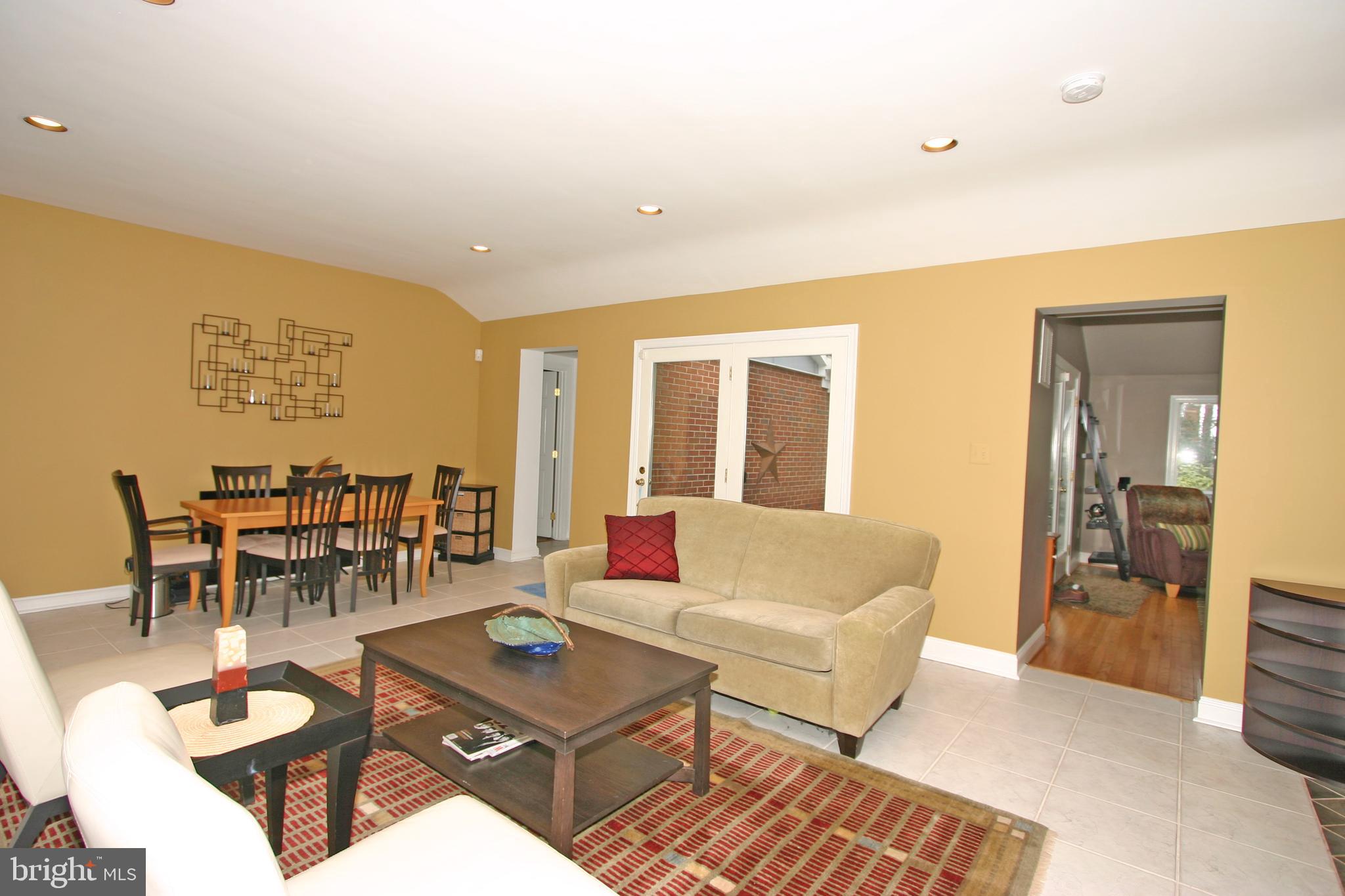 6613 Ridgeway Drive Springfield, VA 22150 - Photo 7 of 56 Living Room
