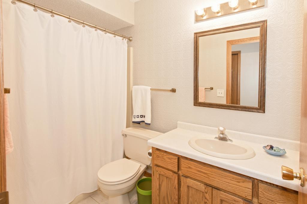 2577 Sumac Ridge White Bear Lake, MN 55110 - Photo 12 of 17 Gallery Image 12