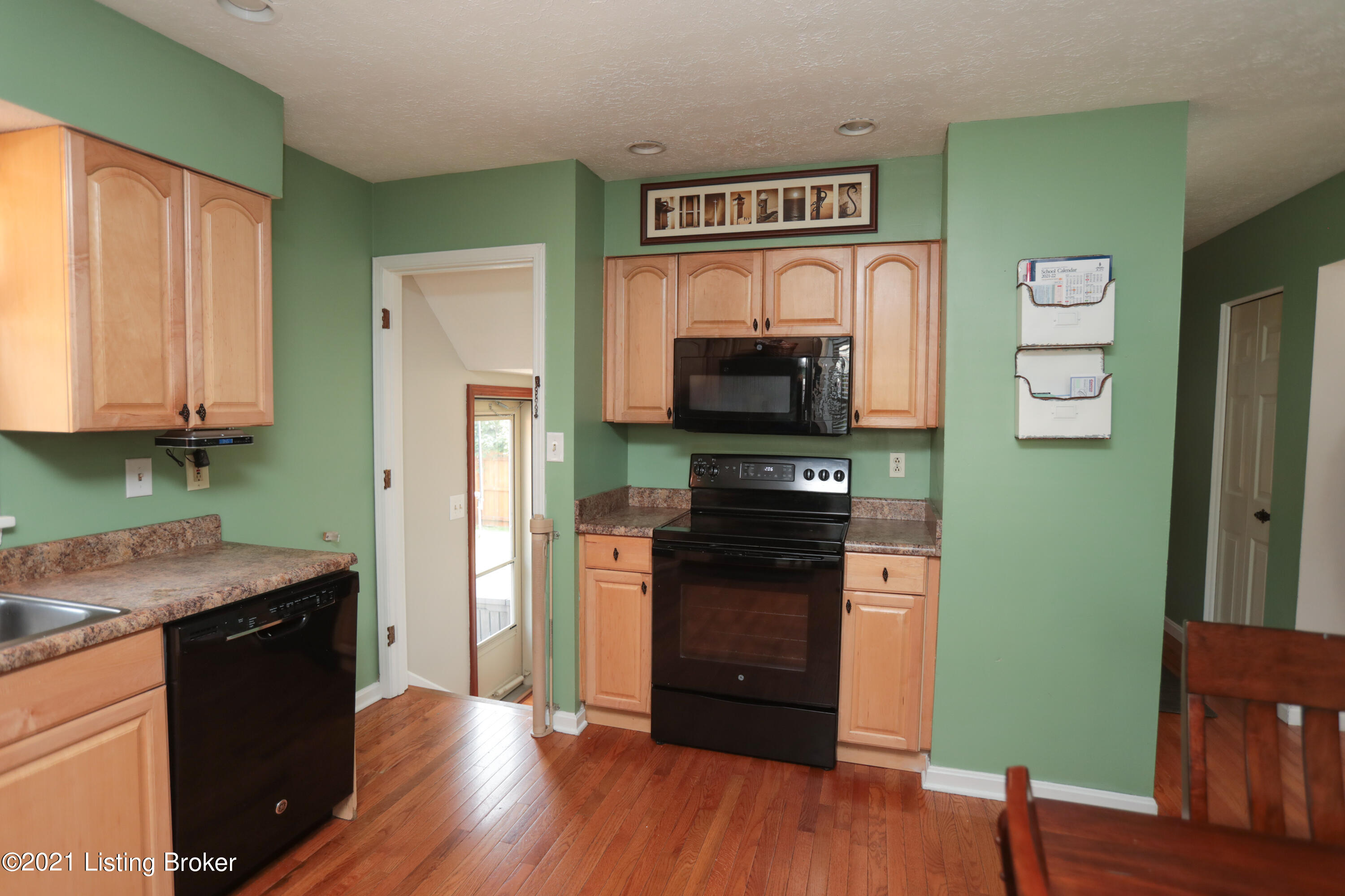 8208 Rochelle Road Louisville, KY 40228 - Photo 6 of 22 Rochelle-108