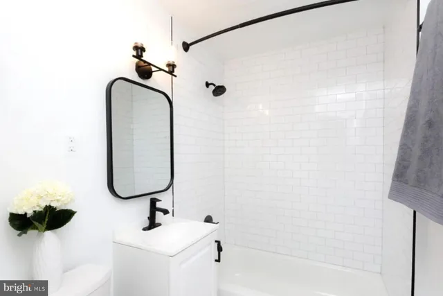 $945 | 606 Cathedral Street, Unit 3D, Baltimore, MD 21201