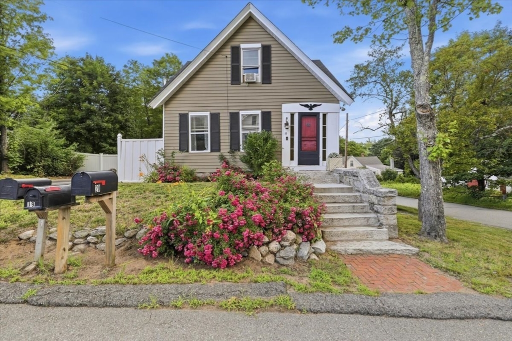 19 West Elm Street Townsend, MA 01474 - Photo 2 of 35