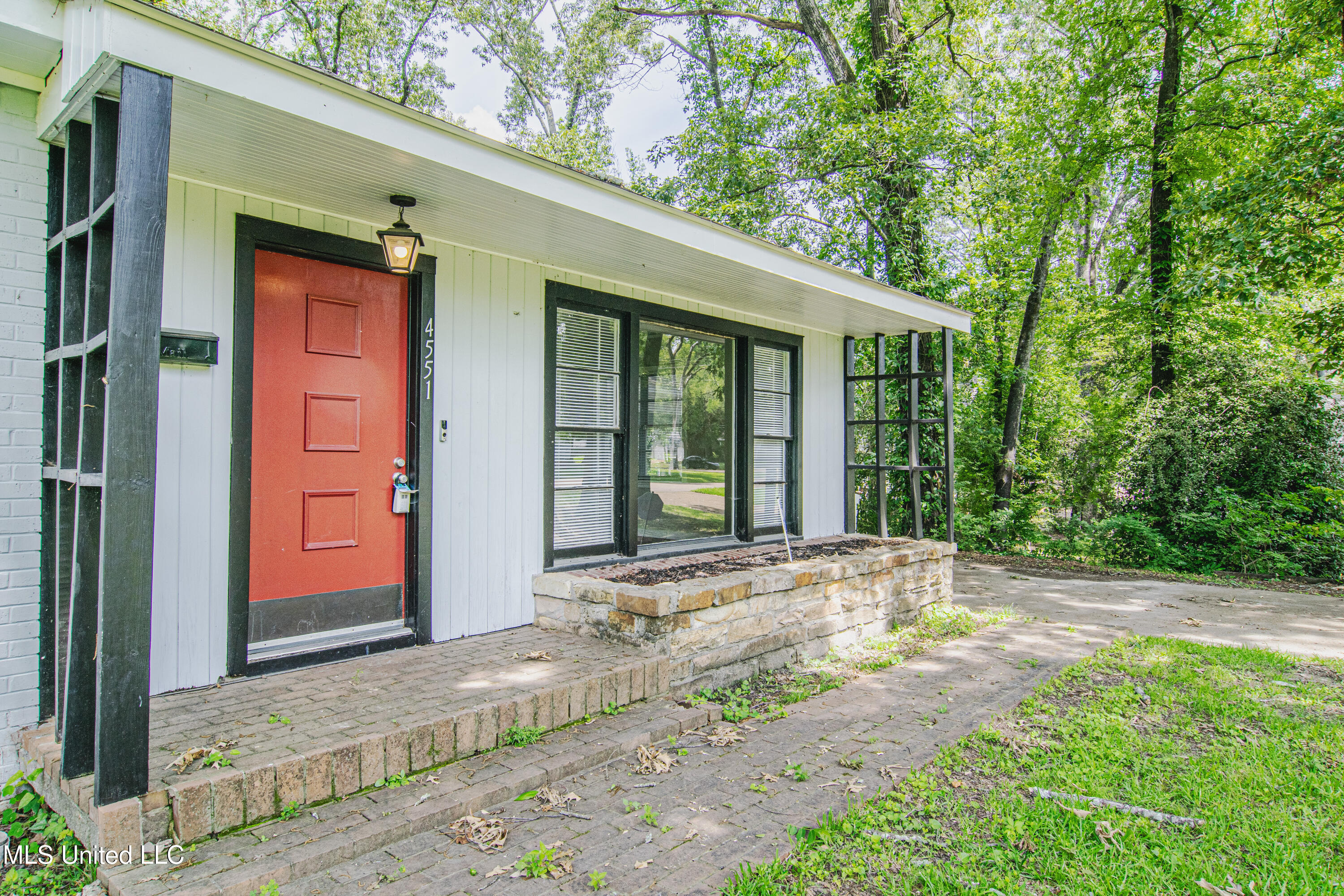 4551 Manila Drive Jackson, MS 39206 - Photo 2 of 27 5-DSC_0187