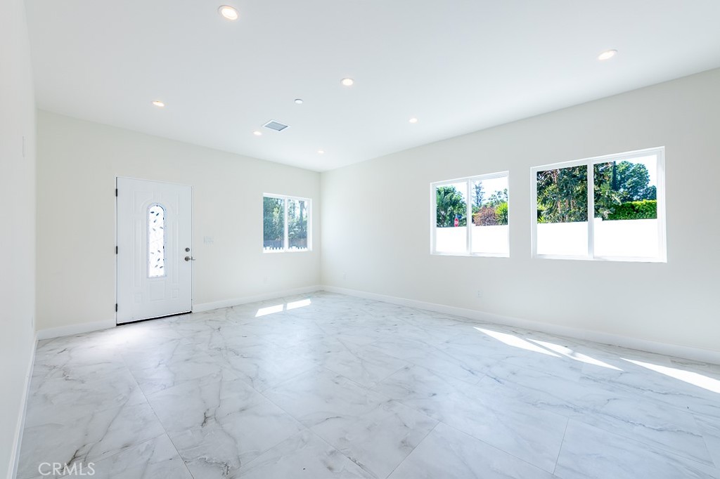 19453 Strathern Street Reseda, CA 91335 - Photo 12 of 28